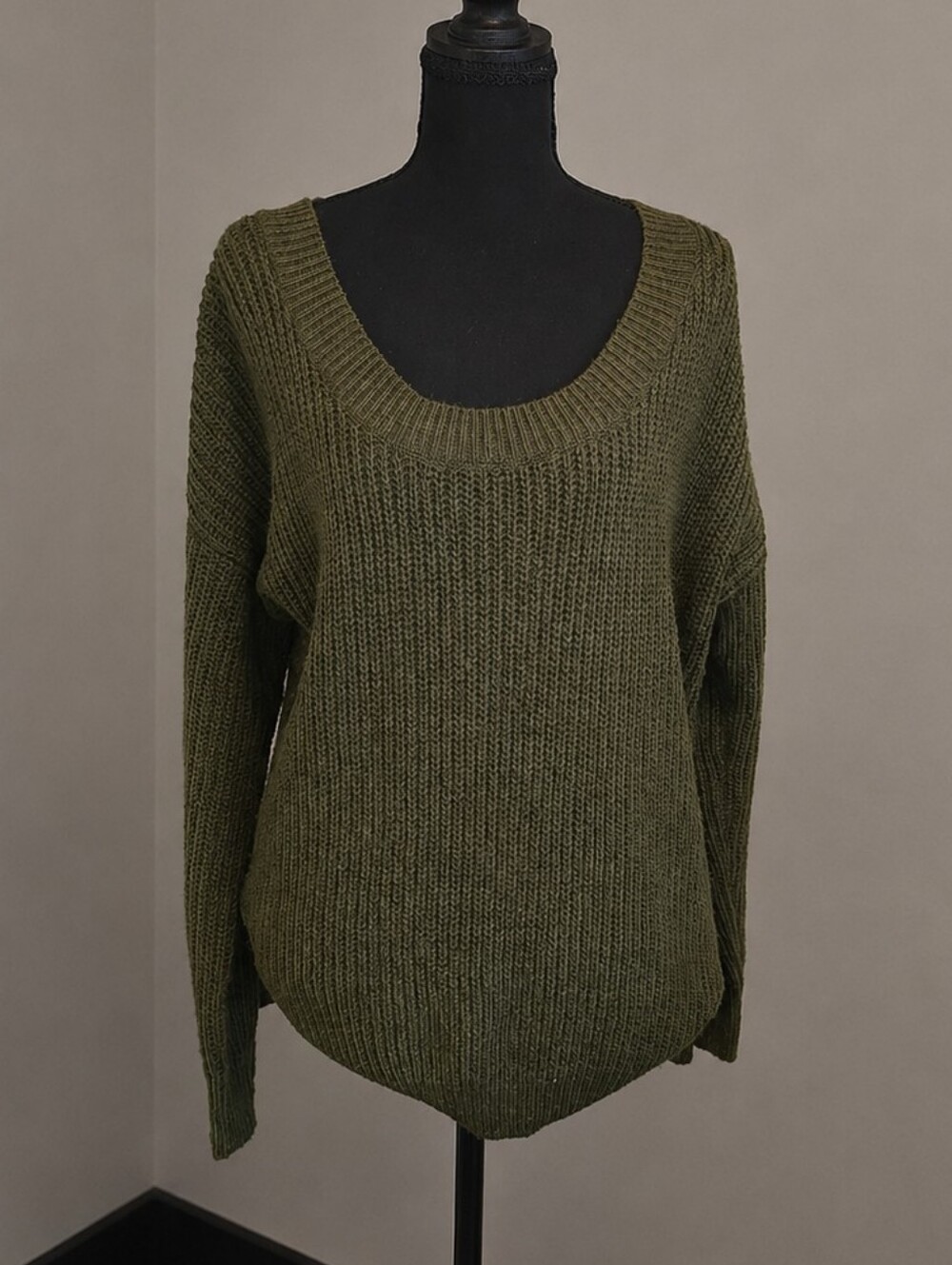 LA MIEL Olive Scoop Neck Knit Sweater